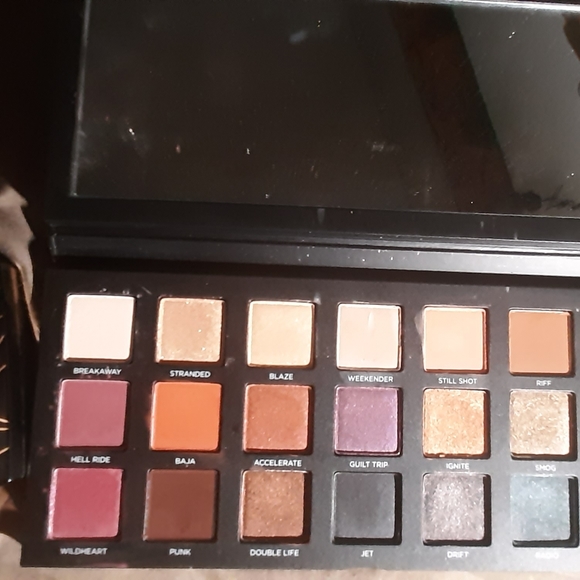 Makeup - Picture 7 of 10